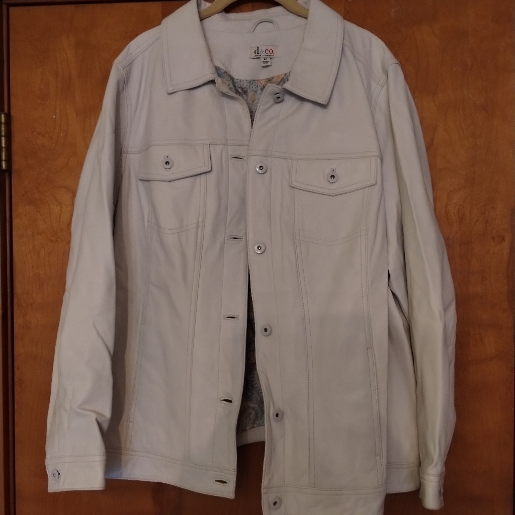 Denim And Company Of White Leather Jacket. Size 2x